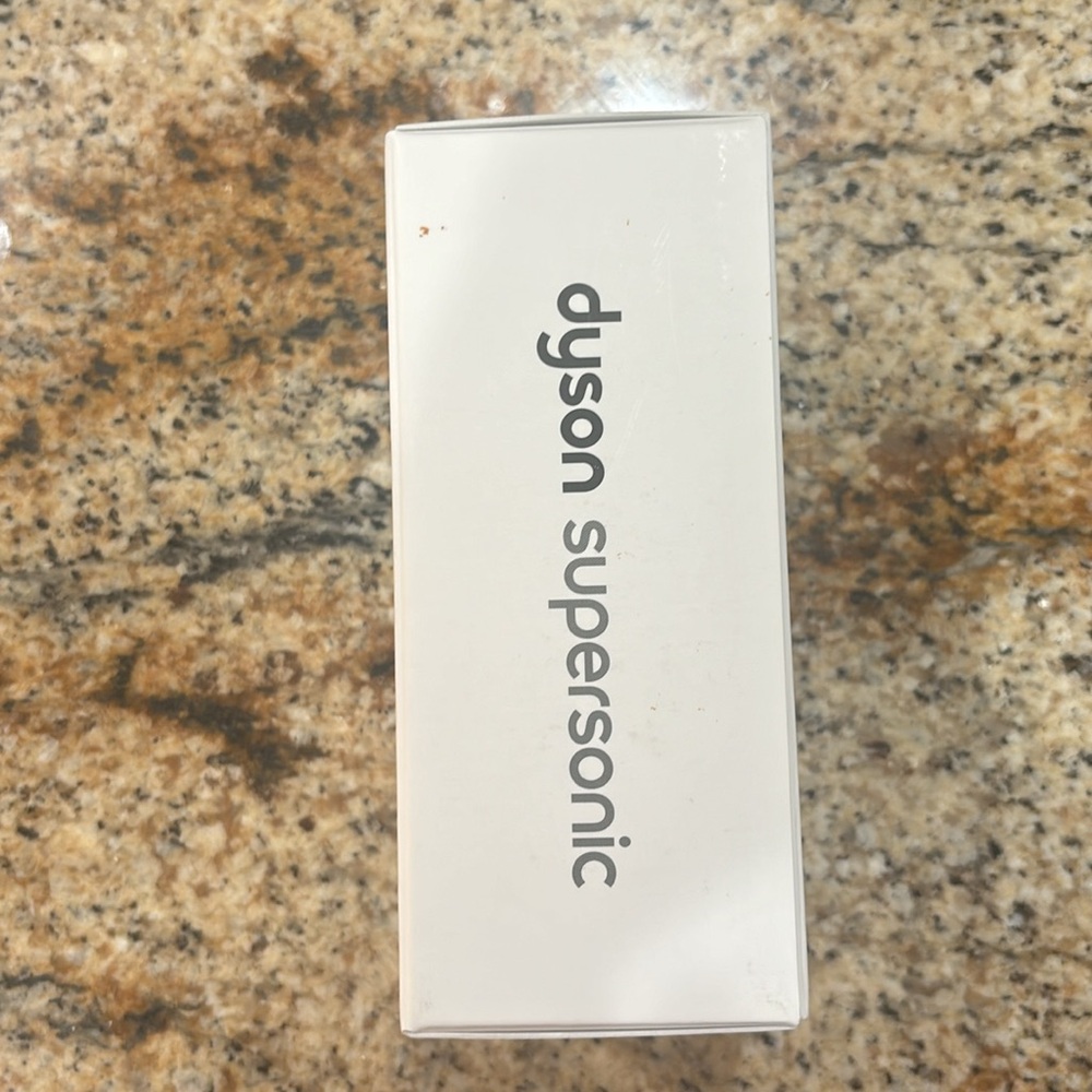 Dyson Supersonic Wide Tooth Attachment-NEW IN BOX - Picture 2 of 2
